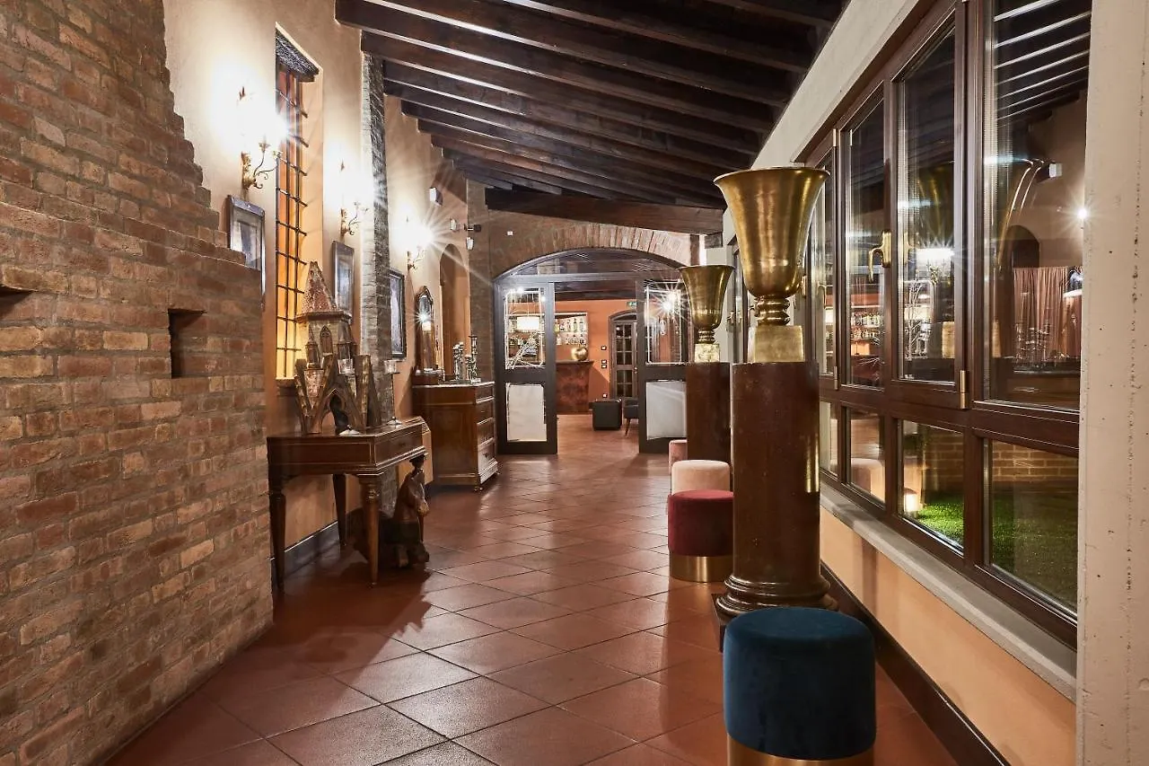 Albergo Trattoria Il Leone Pomponesco 3*,  İtalya