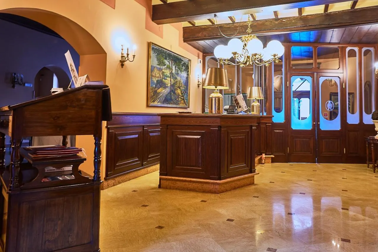 *** Otel Albergo Trattoria Il Leone Pomponesco İtalya
