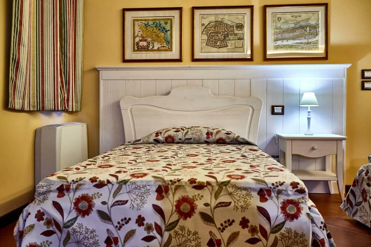 *** Otel Albergo Trattoria Il Leone Pomponesco İtalya